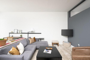 Flexhome Skywalk to Fiserv 1BR Apt U7